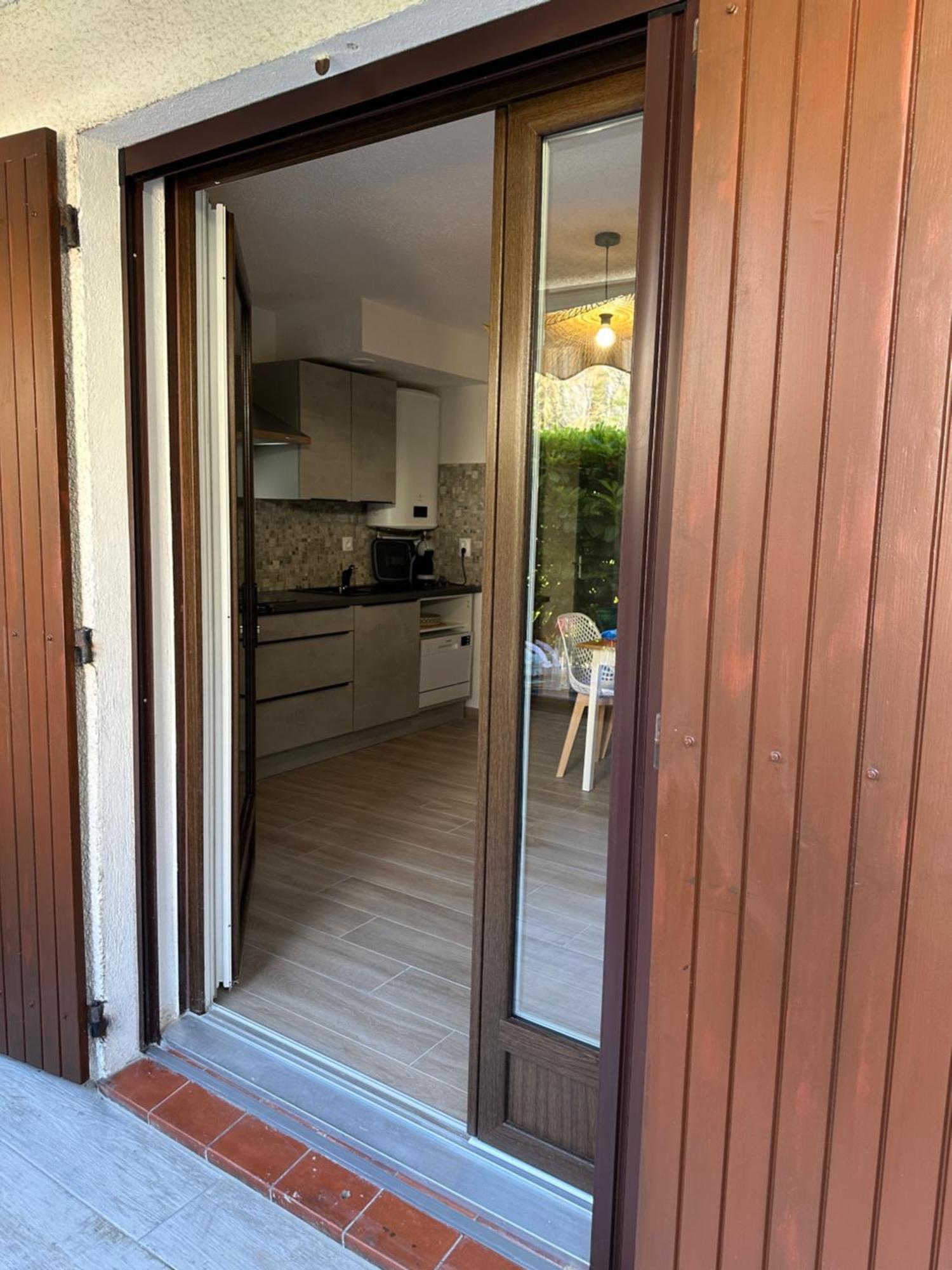 Appartement Climatise Avec Chambre Et Parking Privatif Locations Vld Camargue Saintes-Maries-de-La-Mer Exterior foto