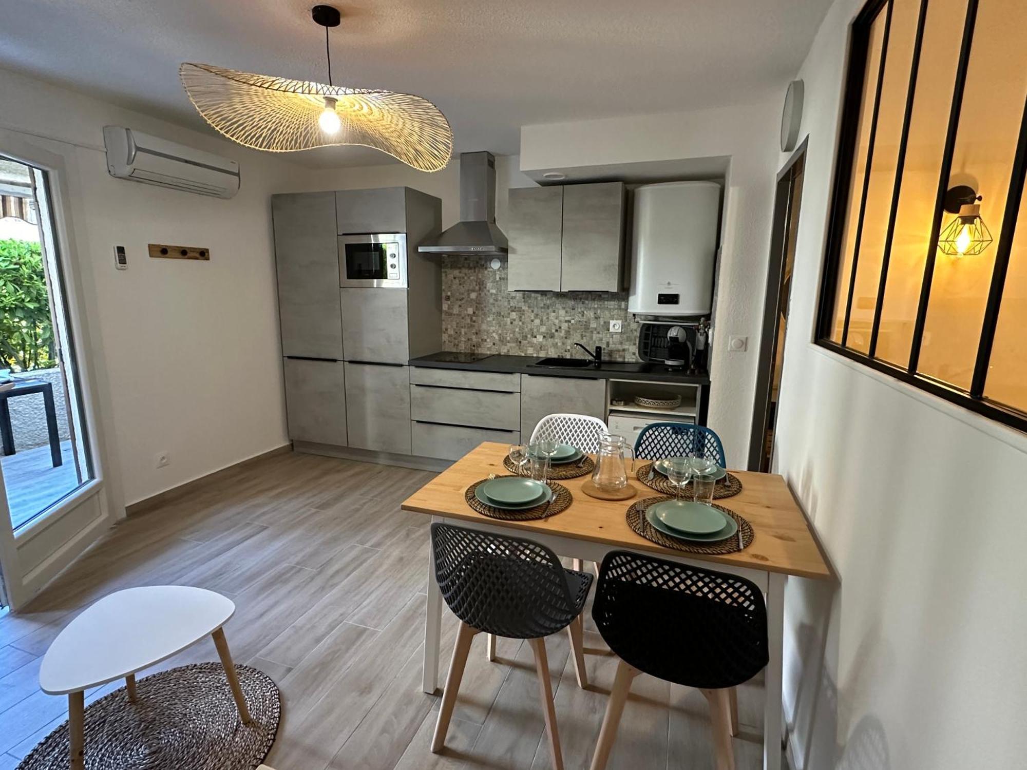 Appartement Climatise Avec Chambre Et Parking Privatif Locations Vld Camargue Saintes-Maries-de-La-Mer Exterior foto