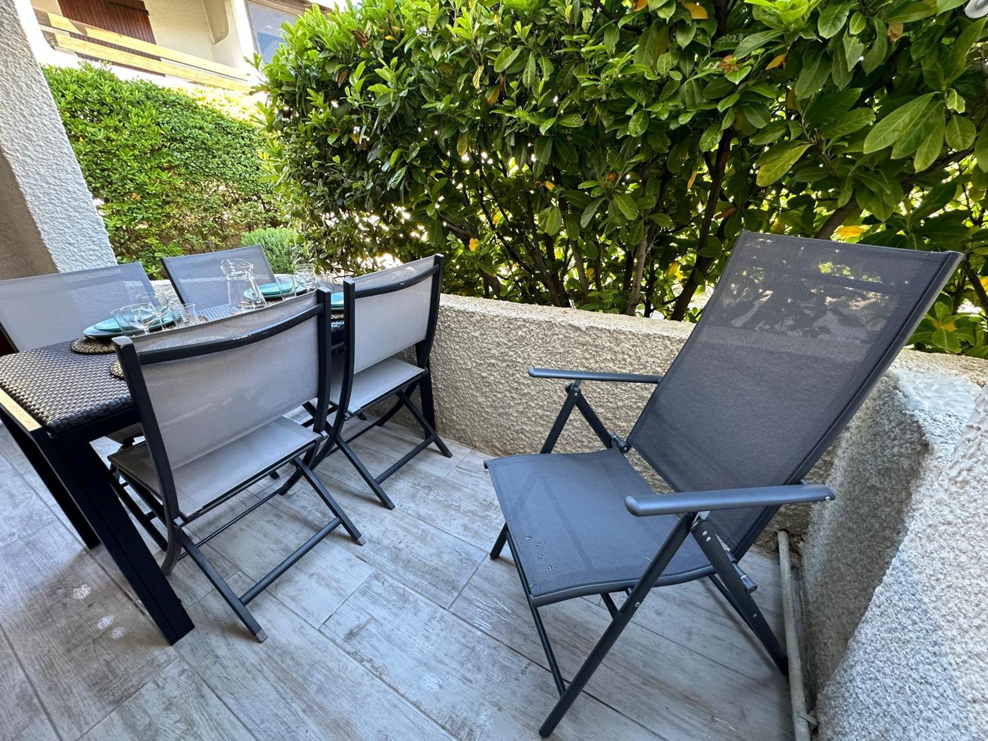 Appartement Climatise Avec Chambre Et Parking Privatif Locations Vld Camargue Saintes-Maries-de-La-Mer Exterior foto
